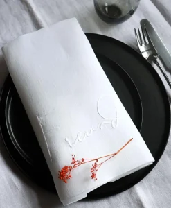 indradanush Tischwäsche|Servietten|Bestickte Leinenserviette Freund/Freundin/Friend