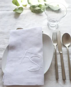 indradanush Tischwäsche|Servietten|Bestickte Leinenserviette personalisiert