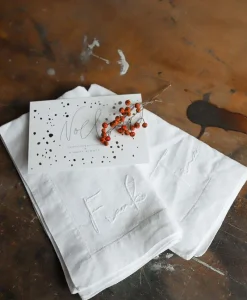 indradanush Tischwäsche|Servietten|Bestickte Leinenserviette personalisiert
