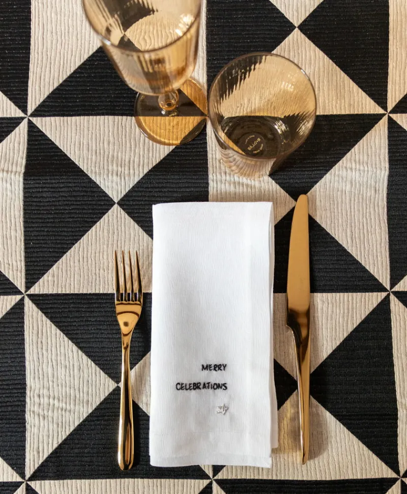 indradanush Tischwäsche|Servietten|Besticktes Leinenservietten-Set "Celebrations"