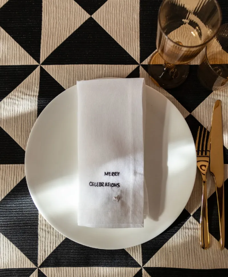 indradanush Tischwäsche|Servietten|Besticktes Leinenservietten-Set "Celebrations"