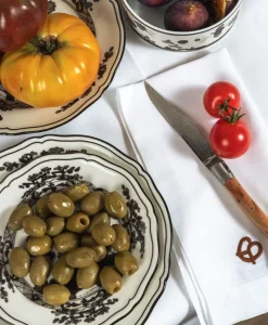 indradanush Shop The Look - Brotzeit|Servietten|Besticktes Leinenservietten-Set "Brezel & Herz"