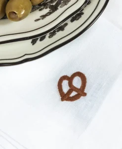 indradanush Shop The Look - Brotzeit|Servietten|Besticktes Leinenservietten-Set "Brezel & Herz"