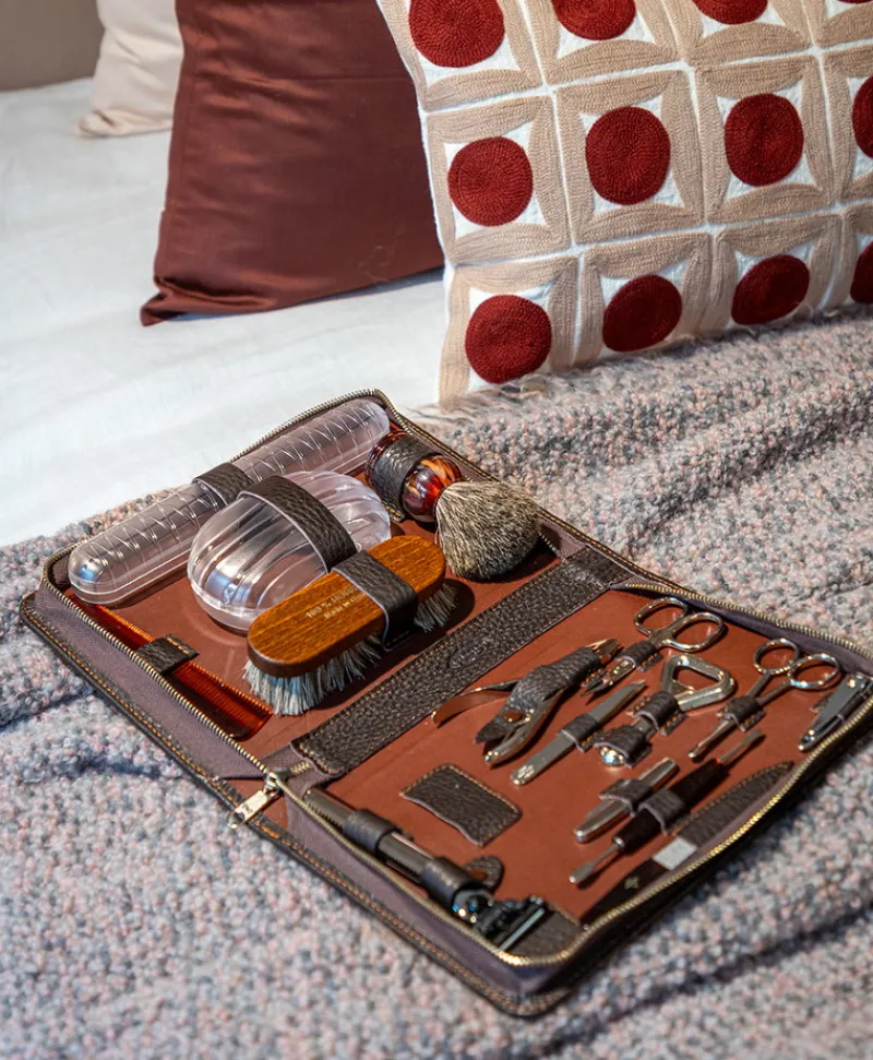 F. HAMMANN Reiseaccessoires|Maniküre Etuis|Chervo Reisenecessaire aus Kalbleder - Eschenburg Bestecke