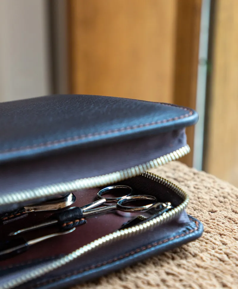 F. HAMMANN Reiseaccessoires|Maniküre Etuis|Chervo Reisenecessaire aus Kalbleder - Eschenburg Bestecke