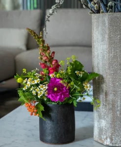 Christine Wagner Edles Handwerk|Vasen|Handgefertigte Keramik-Vase architektonisch