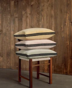 u00c9litis Kissen|Samtkissen Athena mit Paspelveredelung