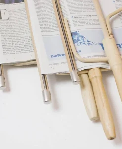 Formpoet Zeitungshalter|Wiener Zeitungshalter aus Holz